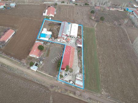 İlbey / Şuhut Çatyol-kınık Mevkiinde 5994 M² Alan İçinde Çiftlik