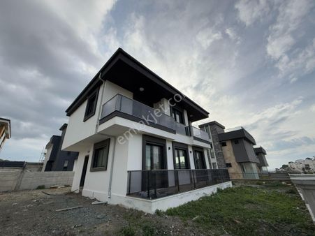 Seferihisar Akarca'da Tam Müstakil Bahçeli Dubleks Villa