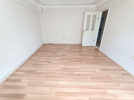 Seyit Şanlı Anadolu Lisesi Yakını 3+1 Bahçeli Doğalgazlı Kiralık Daire