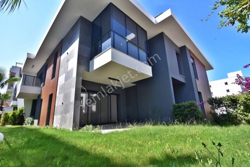 Kuşadası Marınaya Yakın 2+1bahçeli Daire