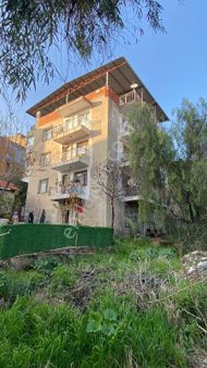 Bayraklı’da Yatırıma Uygun 575 M2 İçinde Satılık 4 Katlı Bina