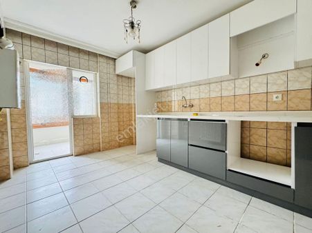 Şahintepe'de Merkezi Konumda 3+1 Ara Katta Yapılı Ön Cephe Satılık Daire !!!