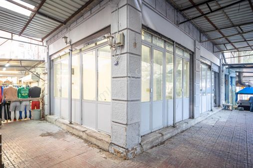 İzmir Kemeraltı'nda Çift Cephe Satılık Köşe Dükkan