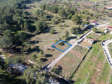 İzmir Menderes Yeniköy Mevkii Doğa İçinde Satılık Tarla