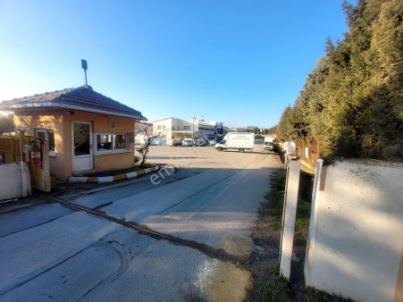 Boyacılar Vernikçiler Sitesinde 650 M Kullanım Alanlı Fırsat Fabrika