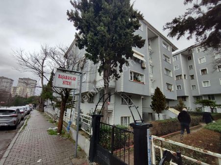 Yakacık Çarşı Mah. Site İçerisinde Yatırımlık Geniş 2+1