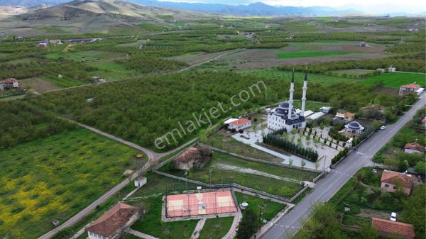 Furkan Doğan’dan Kale Kıyıcak’da 2500 M2 İmarlı Kayısı Bahçesi