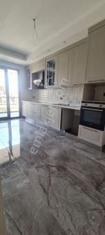 Beylikdüzü Marmara Mahallesınde 3+1 Sitede Kılımalı Set Üstü Kiralik Daire