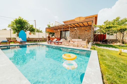 Muğla'da Tatildeyiz Güvencesiyle Muğla Seydikemer'de 2+1 Kiralık Villa