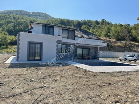 Dalaman Gürköy Mevkii 1800m2 Arazi Alan İçerisinde, 300m2 Satılık 4+1 Havuzlu Villa Satılık