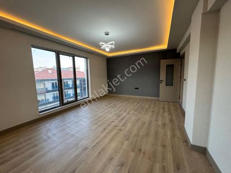 Keçiören Her Kat Şeçeneğiyle Ful Yapılı Full Önü Acik Daireler