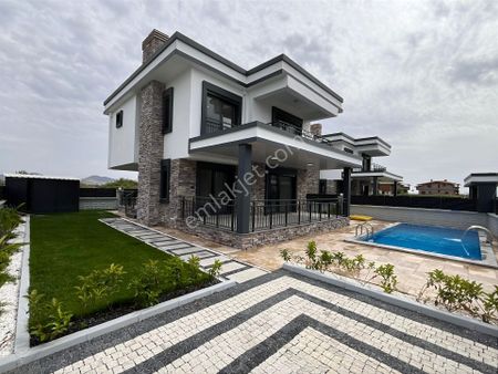 Dikili Kabakum'da Denize Yakın Havuzlu Ultra Lüks Villa !!!
