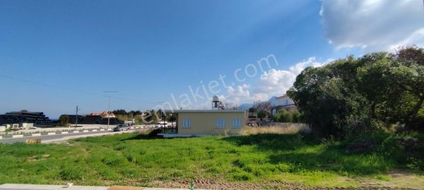 Girne Yeşiltepe'de Anayol Üzeri Eşsiz Lokasyonda Ticari İmarlı Satılık Arsa !!
