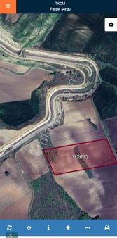 Edirne Uzunköprü Çakmak Köyü Yola Ve Baraja Yakın Tarla