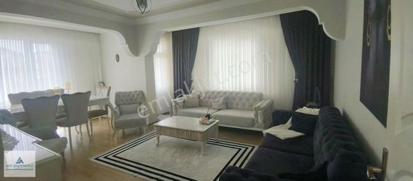 Silivri Cumhuriyet Mahalesinde Merkezi Konumda 4+2 Dubleks Daire