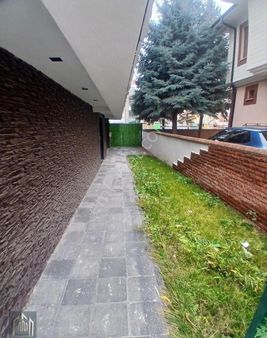 Sümer'de Sıfır Satılık Bahçeli Tripleks Villa