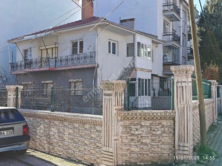 Sarayaltı'nda Çift Cephe Satılık Müstakil 2 Katlı Ev