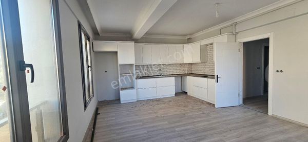 Atatürk Mahallesi Prestij Caddesinde 2+1 Ebeveyn Banyolu Yerden Isıtmalı Asansörlü Lüx Daire