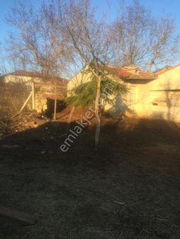 Bozüyük Karağaç Köyü İçersinde Yapı Bulunan Tarla Satılıl