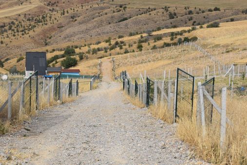 Çözüm Emlak 'tan Aydıncık'ta 200m2 Den Başlayan Telli Kapılı Köy Merkezine Yakın Kooparatif