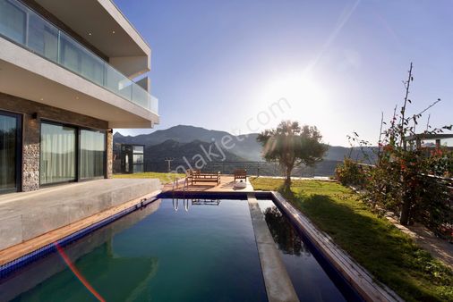 Yalıkavak Marinaya 1km Uzaklıkta Müstakil Tripleks Havuzlu Villa