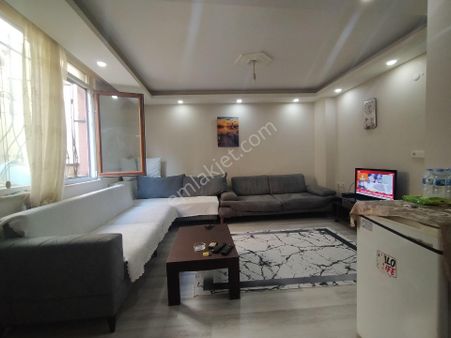 İstanbul Küçükçekmece Yeni Mahallede Satılık B.katı.70.m2.daire.1+1-2.100.000.tl