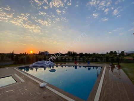 Kuşadası Güzelçamlıda Sıfır Havuzlu Sitede 3+1