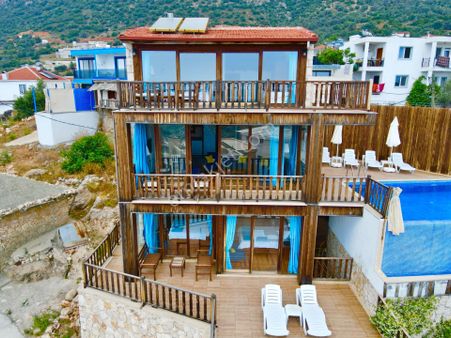 Cb Giz'den Kaş Kördere'de Satılık 3+1 Villa