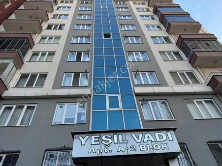 Beylikdüzü Barış Mahledınde 15 Yıllık Bınada 1.kat 3+1 Satılık Daire