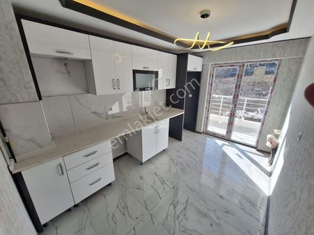 Cihandan Bağlumda Hisar Mah Cadde Yakını Sıfır 3+1 Daire