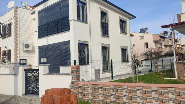 Burak Emlak'tan Satılık Öğretmenler Mahallesi'nde 2+1 Sıfır Daire Yeni Bina