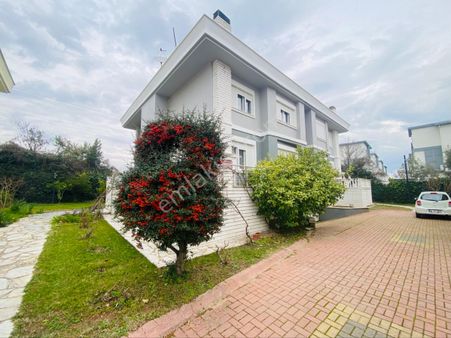 Nazilli Ihlamur Konaklarında Özel Garajlı Ve Bahçeli Triplex