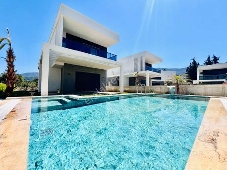 Aydın Kuşadası Davutlar'da 4+1 Müstakil Villa