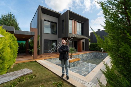 Aydın Kuşadası Karaova'da Lüks 4+1 Villa