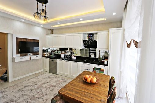 Fıstıklık Cadde Üzeri Arakat Cam Balkonlu Masrafsız Ultralüx3+1