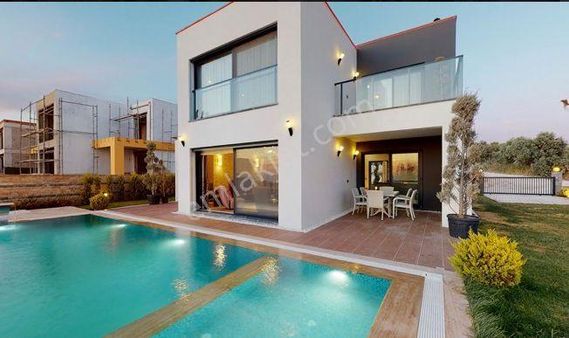 Aydın Kuşadası Merkez İkiçeşmelik De Satılık 4+1 Villa