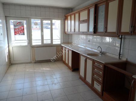 Nazilli Ege Emlak Ofisinden Yeni Mh. Doğalgaz Kombili Satılık Daire