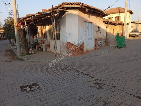 Turgutlu Satılık Urganlı Mah 120m2 3 Kat İmarlı Avlulu Kerpiç Ev Köşe Konumda Abonelik Vardır