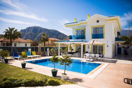 Muğla'da Tatildeyiz Güvencesiyle Muğla Dalyan'da 4+1 Kiralık Villa
