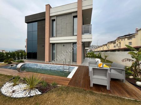 **rs Netten**kuşadasında Özel Havuzlu,deniz Manzaralı,yerden Isıtmalı Villa