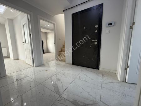 Arı Emlaktan Satılık 4+2 160m2 Dubleks