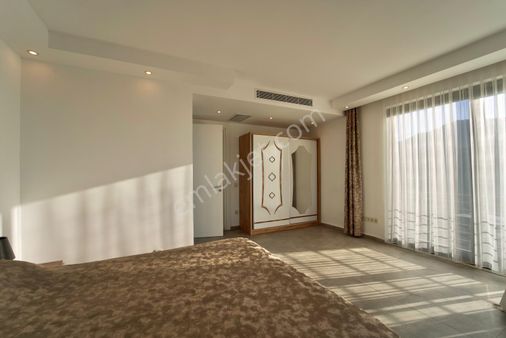 Yalıkavak Marinaya 1km Uzaklıkta Müstakil Tripleks Havuzlu Villa