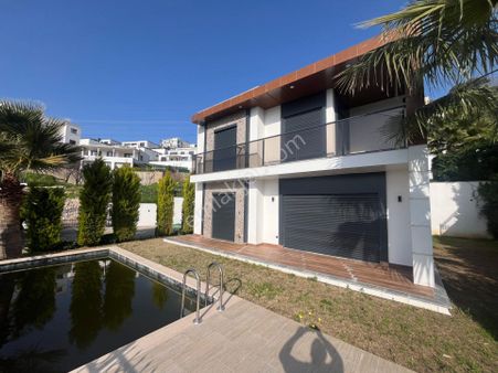Yalıkavak Geriş’te Satılık Site İçerisinde Özel Havuzlu 3+1 Tam Müstakil Villa