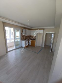 A Gayrimenlul'den Aydınlıkevlerde Merkezi Konumlu İçi Yapılı 2+1 Satılık Daire