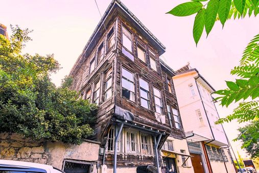 Üsküdar Salacak Yalıboyu Satılık Ahşap Köşk