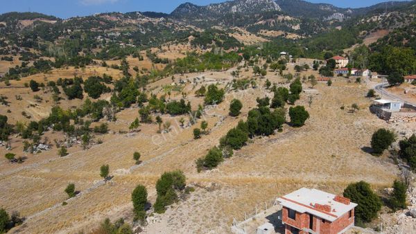 Satılık Üç Olukta Köy İçinde 350 M2 Tarla