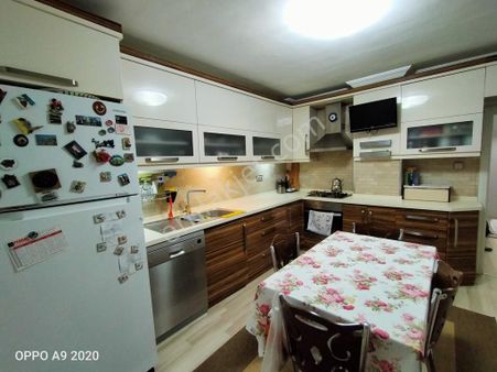 Ragıp Tüzün Caddesinde Y.emre Göbeğe Yakın 3+1 Katta Full Yapılı