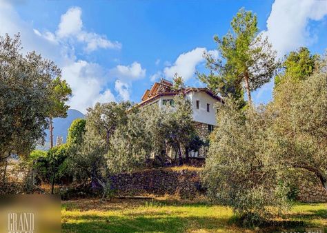 Geyikbayırı'nda Satılık Butik Otel Ve Arazi