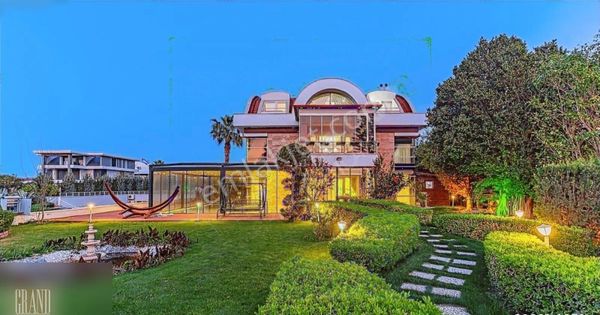 Belek'te Pearl Golf Villalarında 5+1 Satılık Bahçeli Lüks Villa