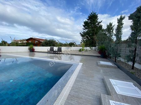 Acil-kelepir Kktc Girne Alsancak'ta 565m2 Arsa İçerisinde Havuzlu Villa